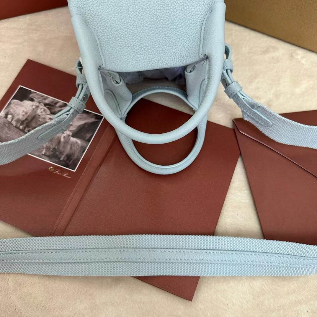 L0r0 P1ana Small Bale Bag Grained Calfskin 17 x 17 x 21 cm