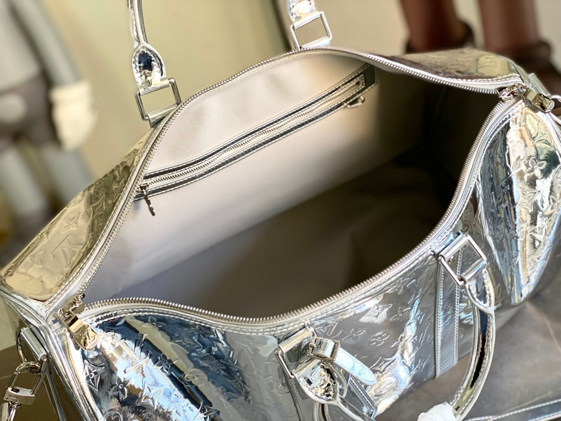 LV Keepall Bandoulière 50 M26766 50x29x23cm