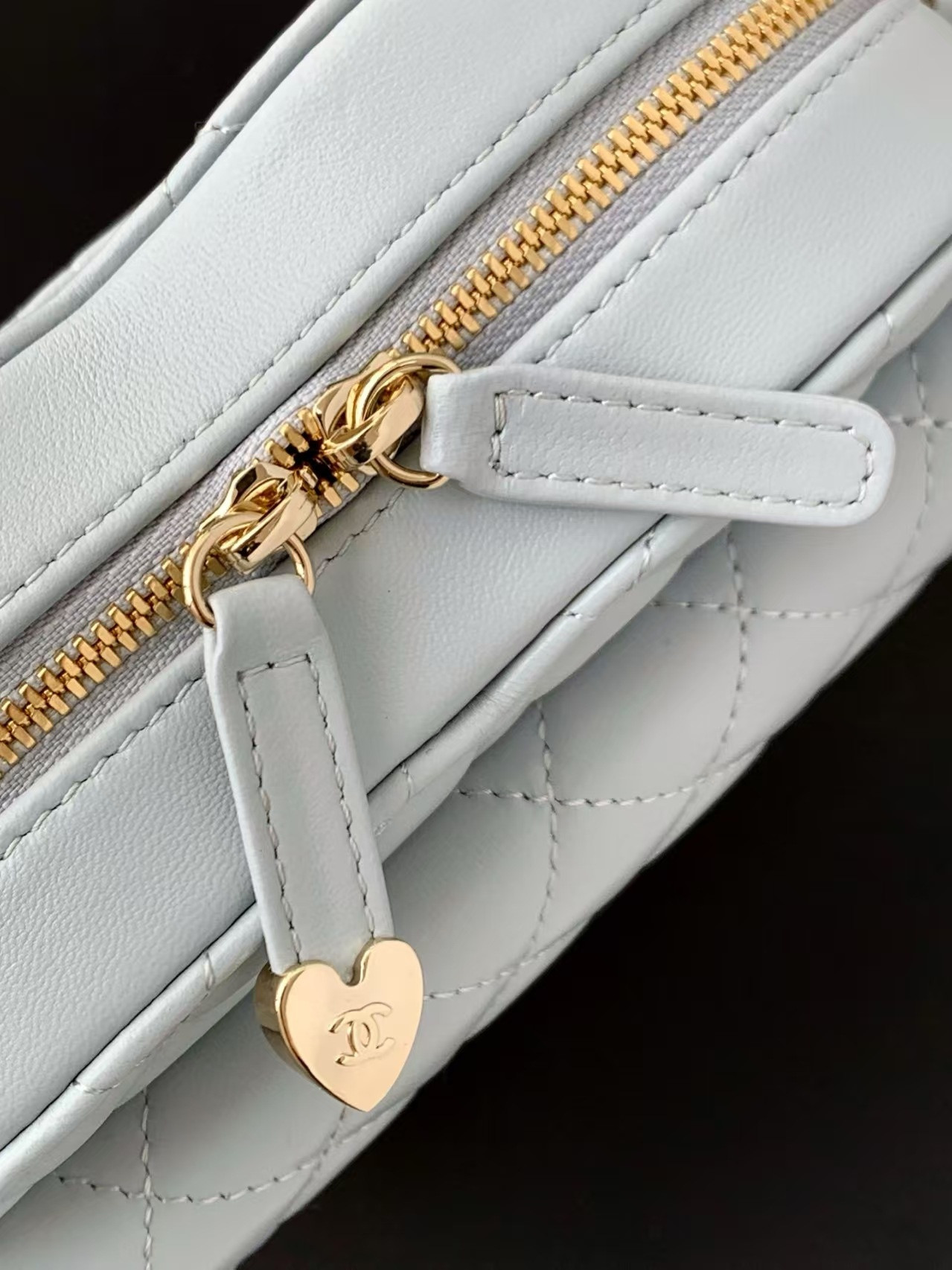 Ch**el 25B Heart Bag AS5764 18x19x5cm