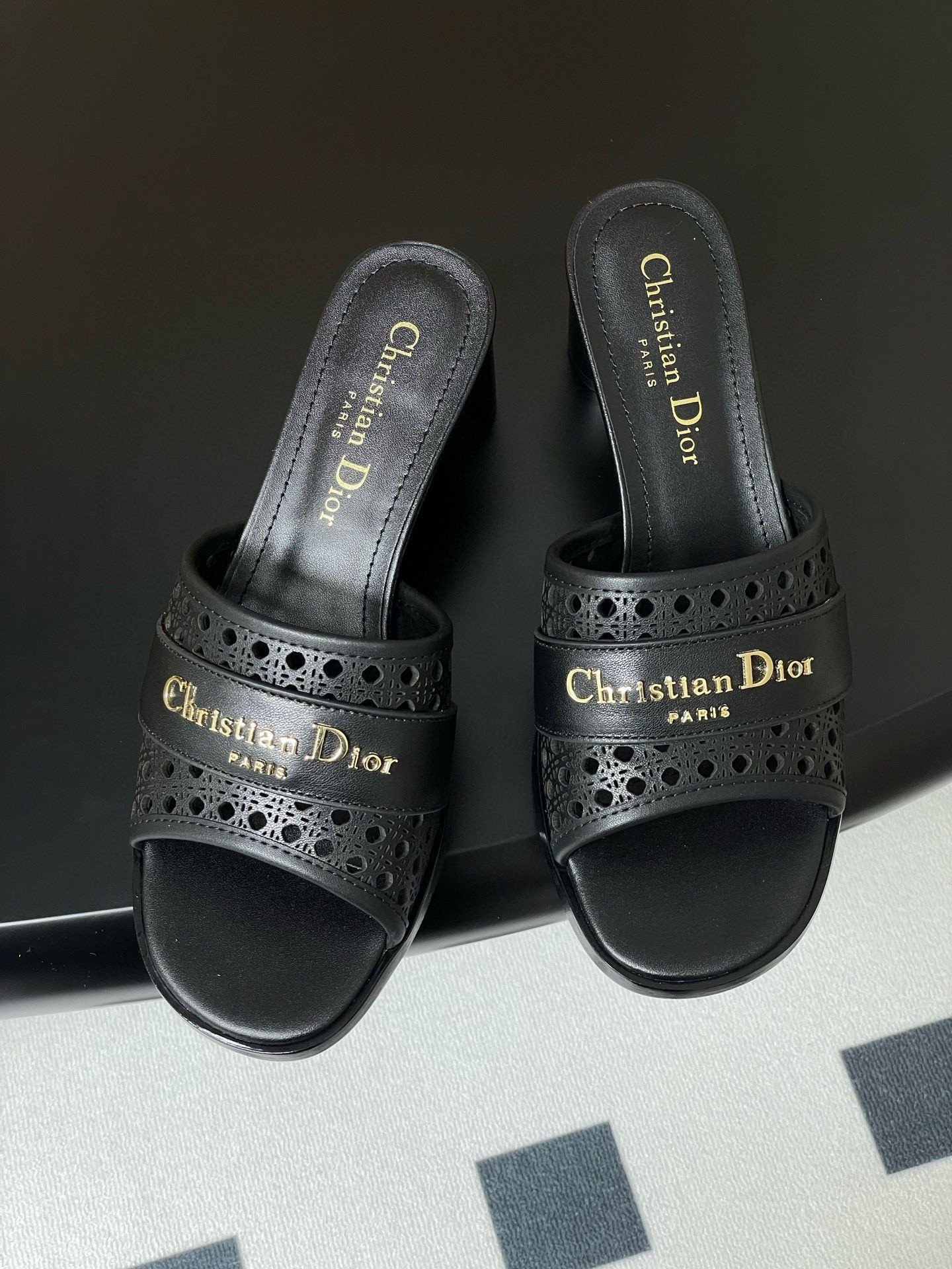 UA D10r D-Lane Heeled Slide