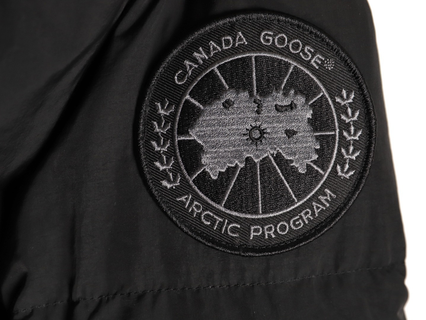 Can*a G00se Short Puffer jacket