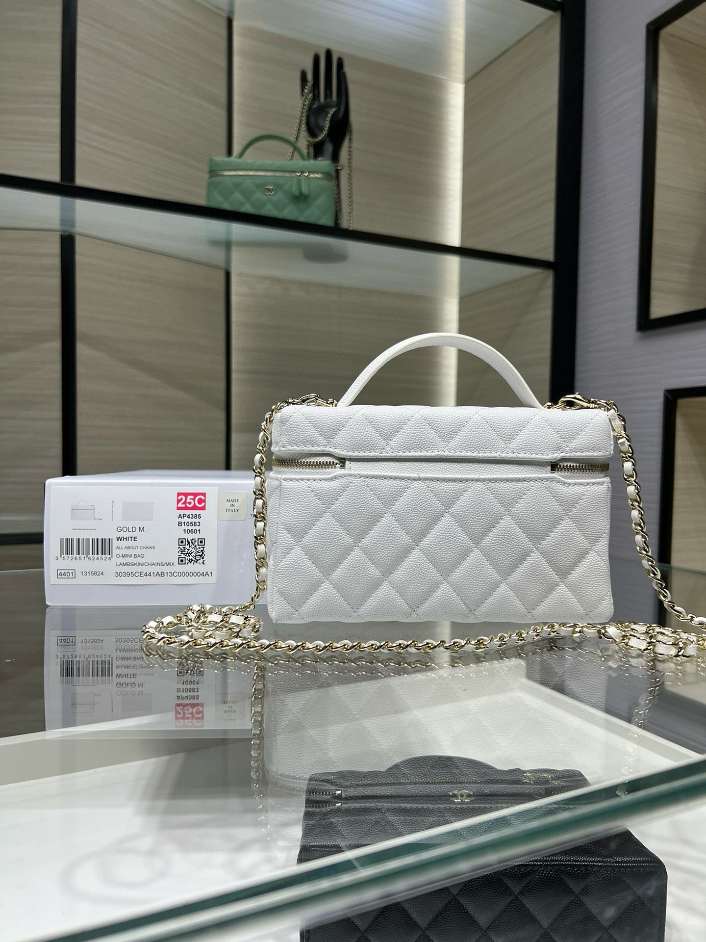 Ch**el classic vanity with chain handbag ap4385 17x19.5x5cm