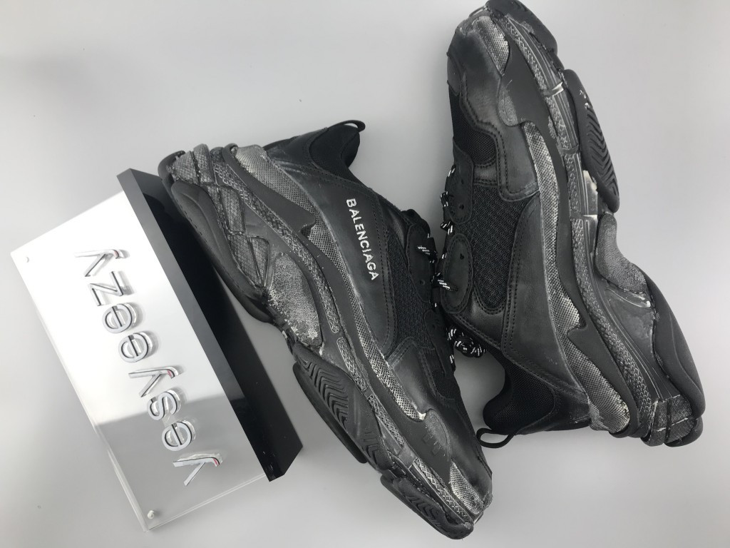 UA PARIS TRIPLE S "TRIPLE BLACK"