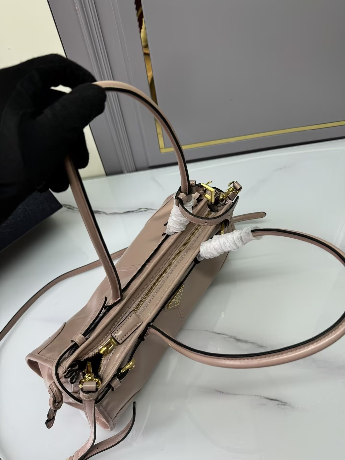 Pra*a Bonnie Medium Leather Handbag 32x15.5x12cm