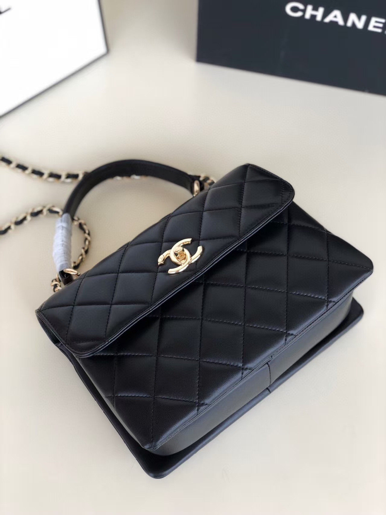 CHANEL FLAP BAG WITH TOP HANDLE 6.6 × 9.8 × 4.7 in