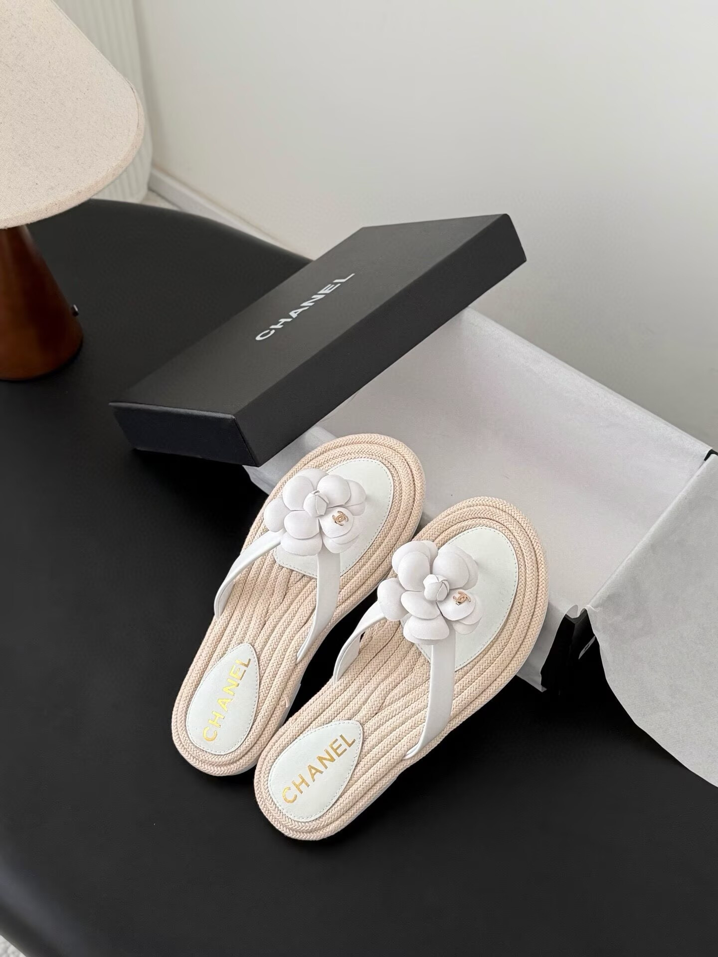 ua Ch**el thongs slides