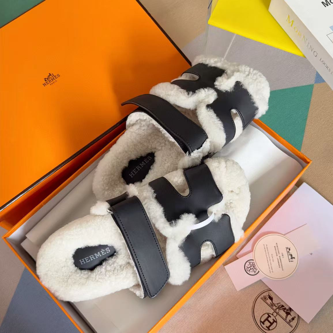 UA H**me5 Chypre sandal