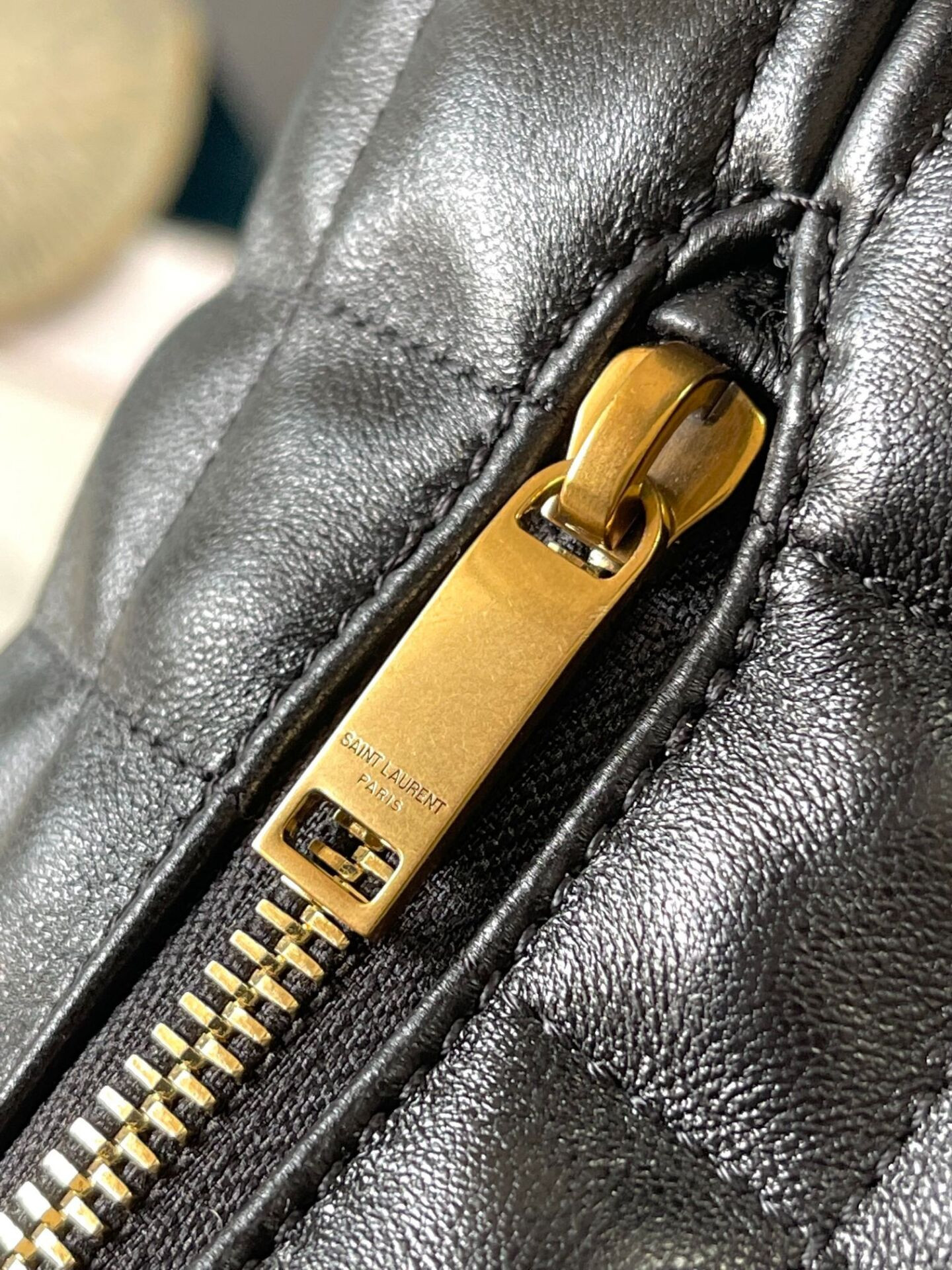 Y51 ICARINO IN QUILTED NAPPA 47x35x15cm