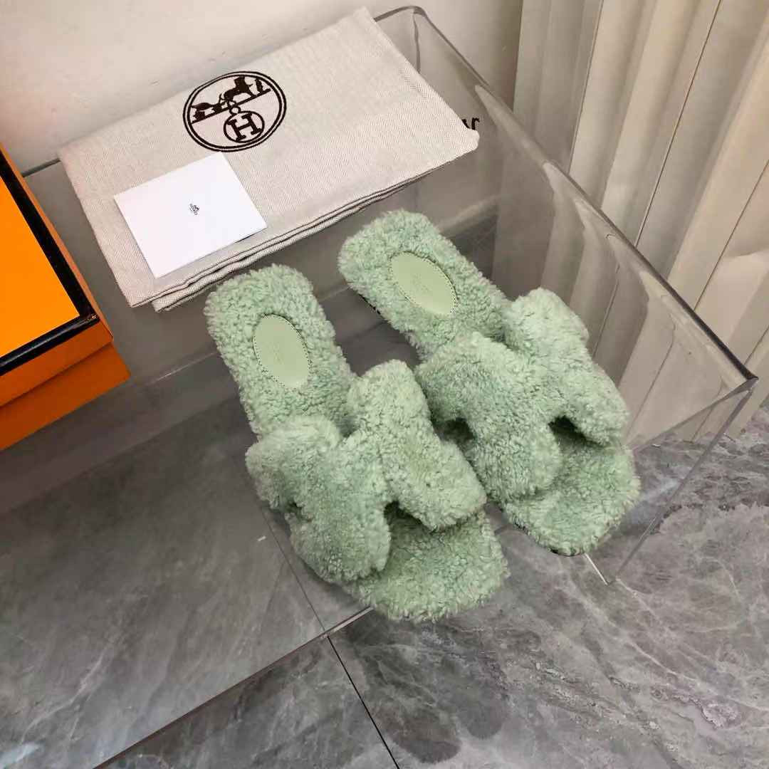 UA H**me5 Oran sandal