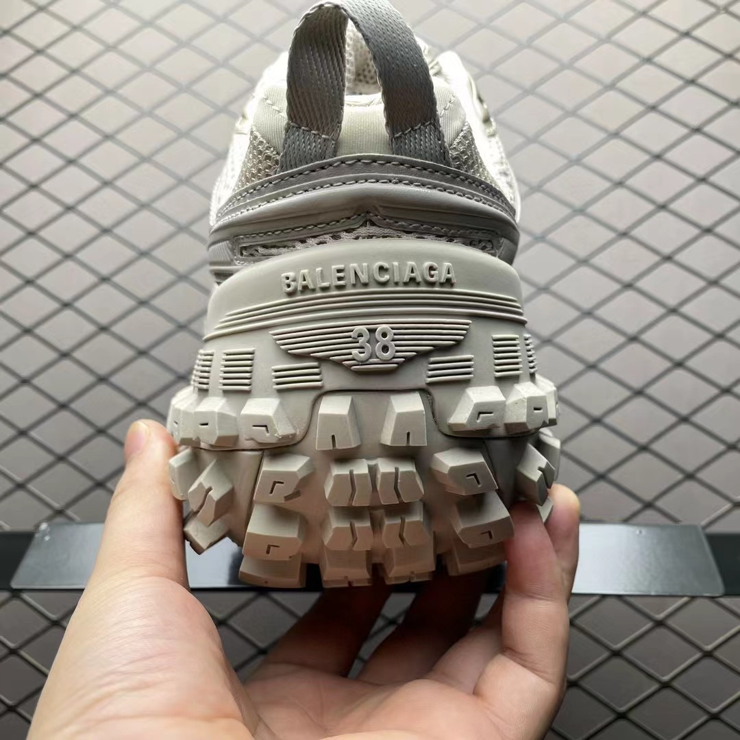 UA BALENCIAGA DEFENDER SNEAKER BEIGE