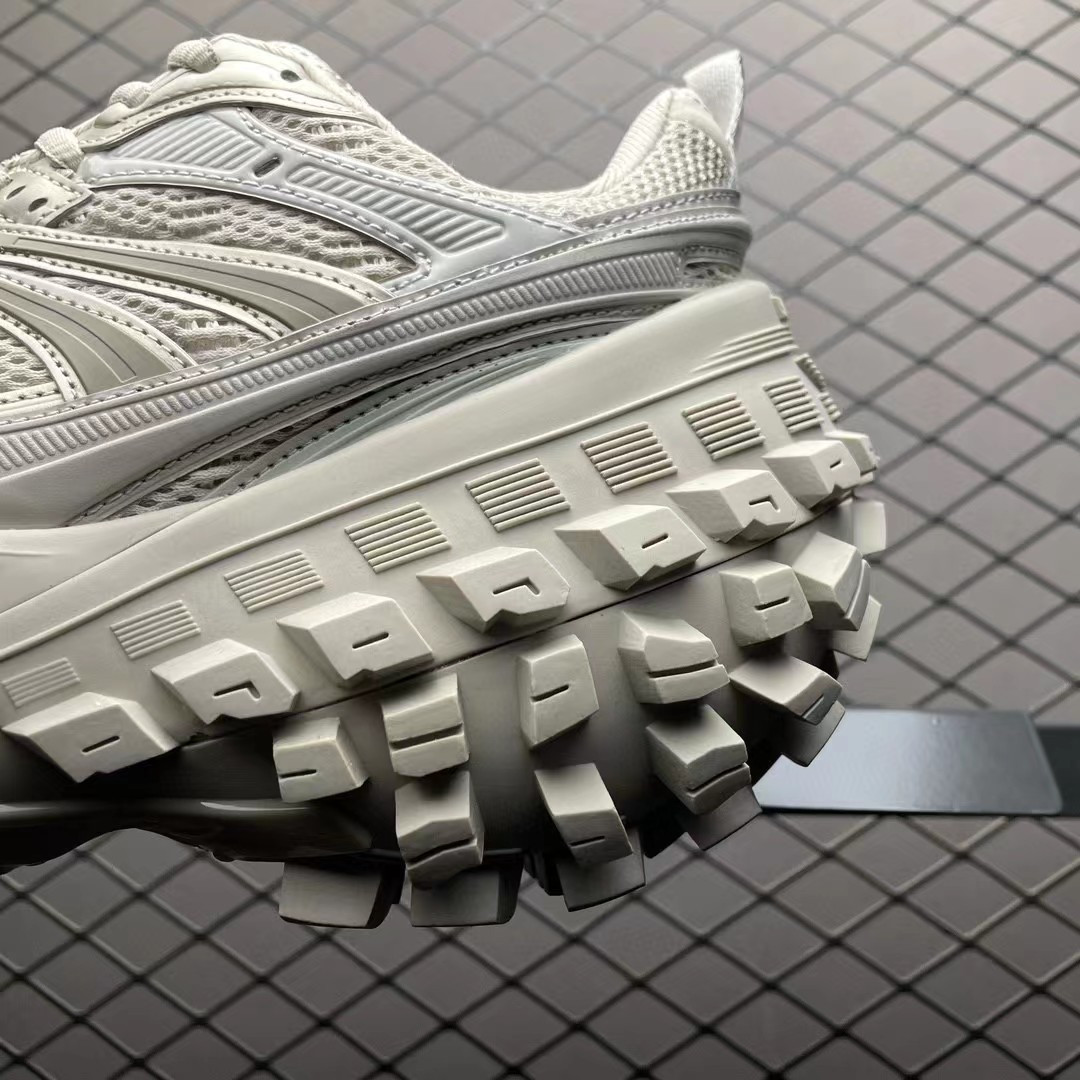 UA BALENCIAGA DEFENDER SNEAKER BEIGE