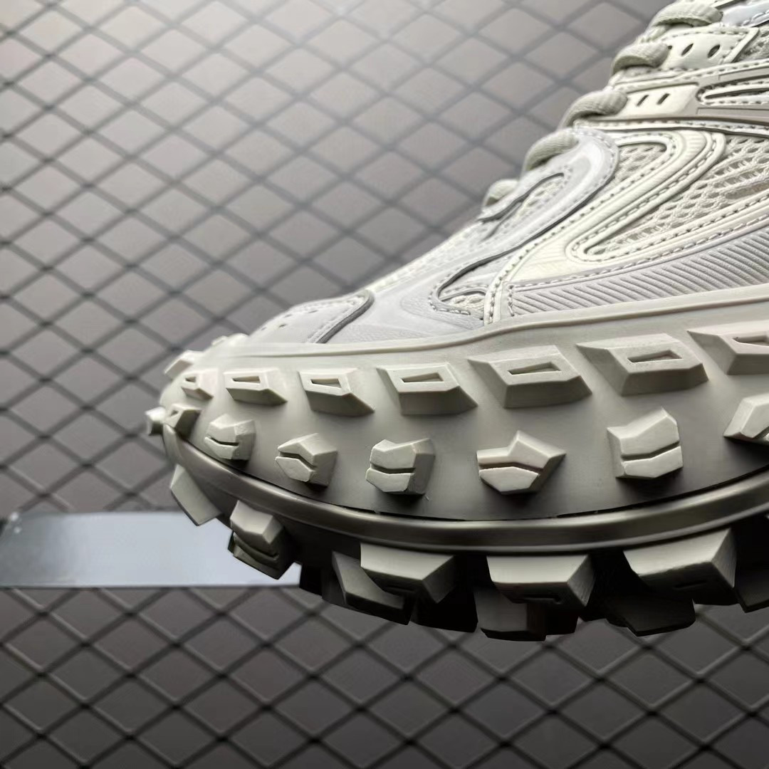 UA BALENCIAGA DEFENDER SNEAKER BEIGE