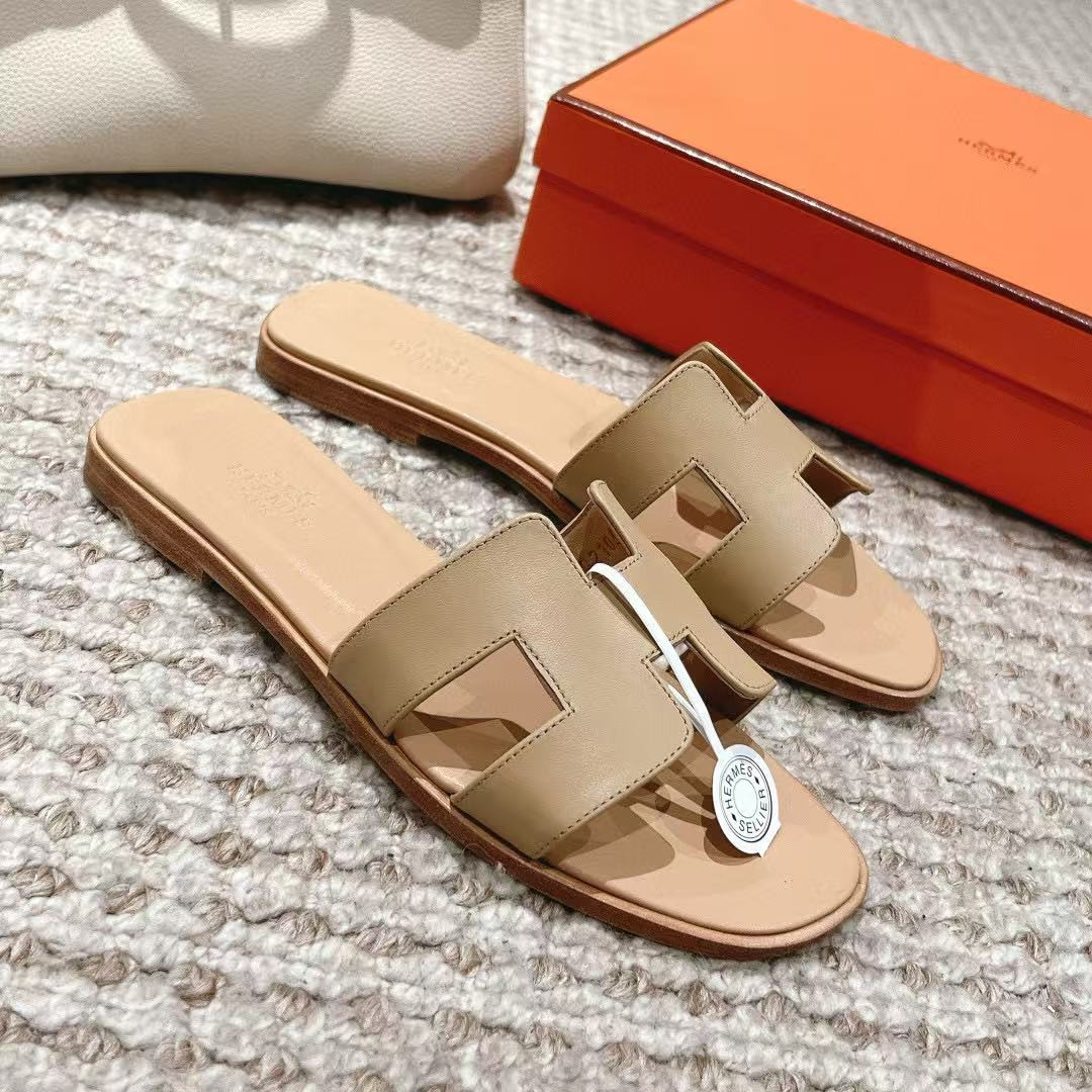 UA H**me5 Oran sandal