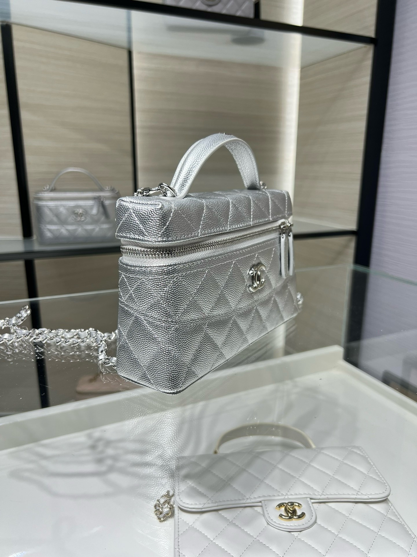 Ch**el LONG VANITY WITH CHAIN 17×19.5×5cm