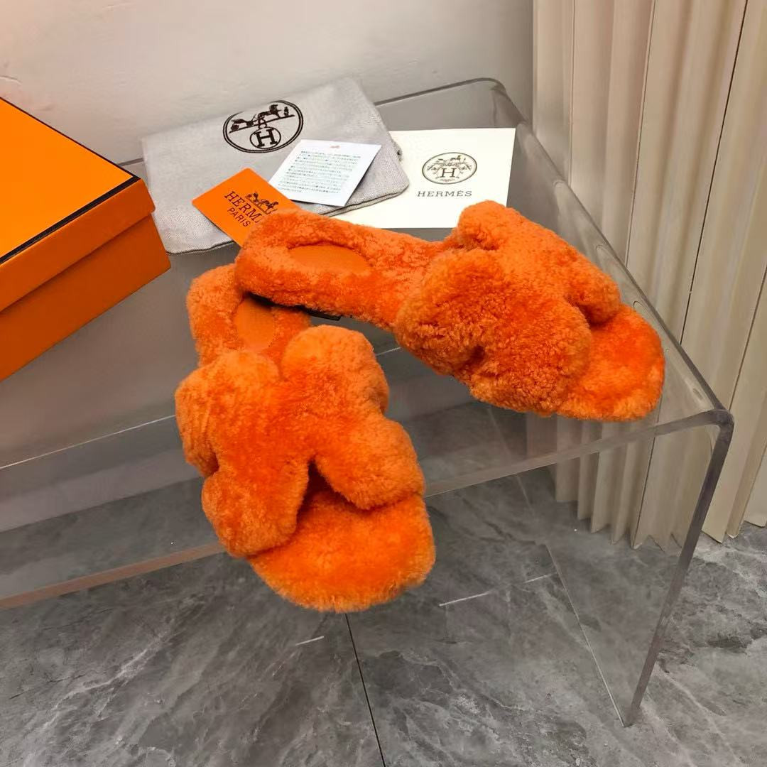 UA H**me5 Oran sandal