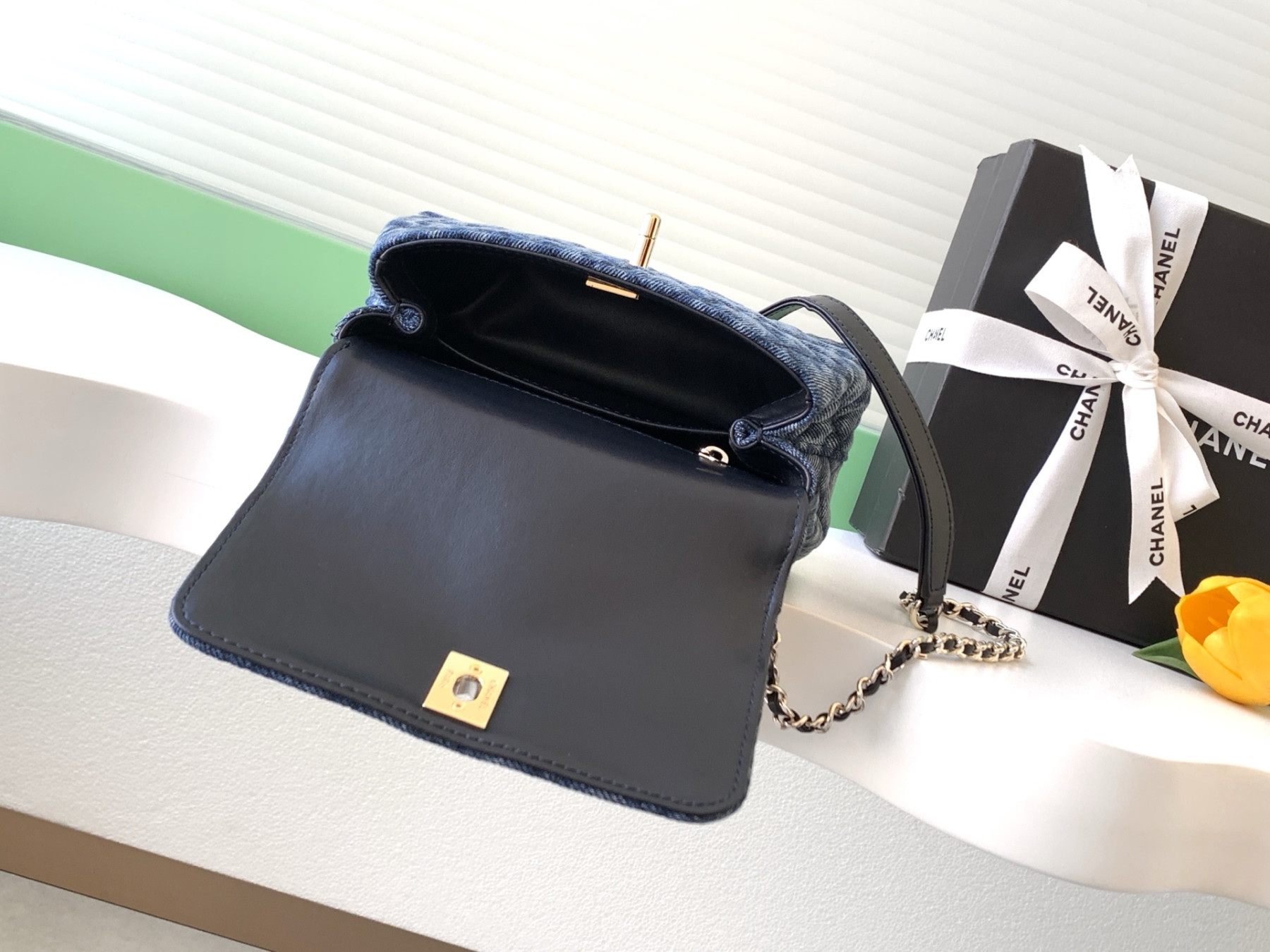 Ch**el coco clutch with chain 13x19x9cm