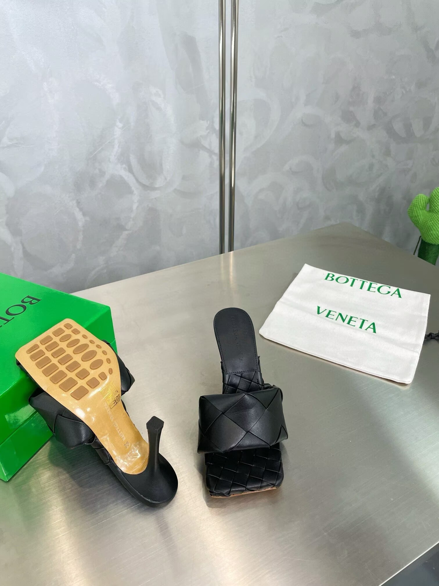 UA Bottega Veneta Lido Slides