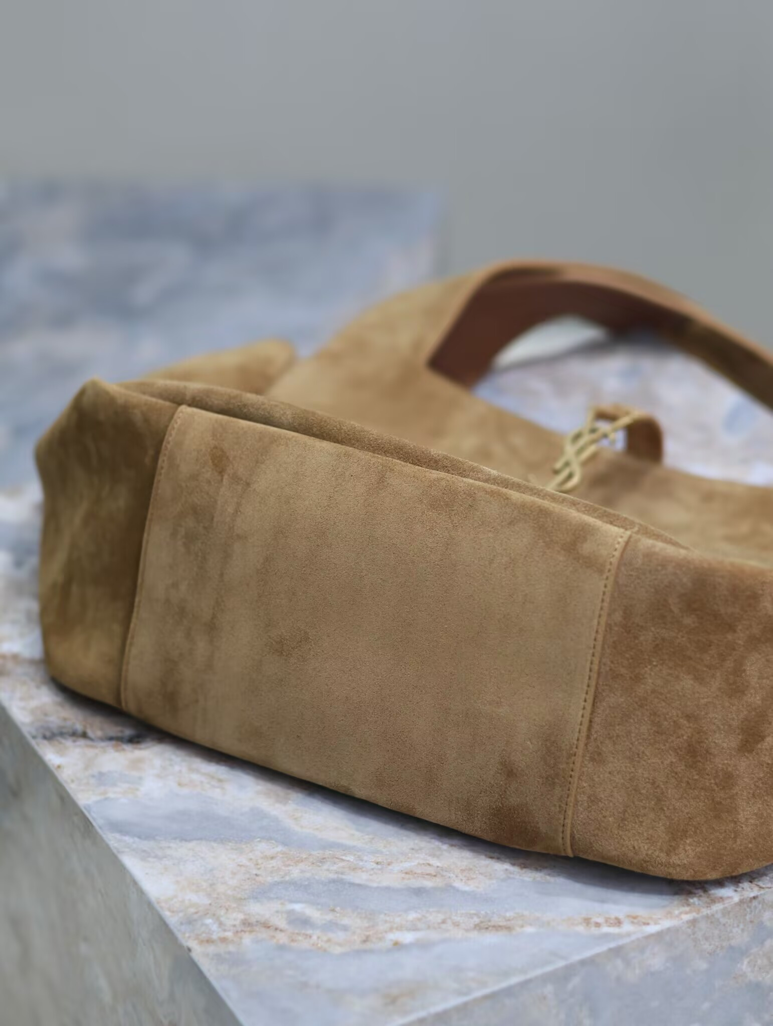 Y51 le 5 à 7 bea in suede 50×28×18cm