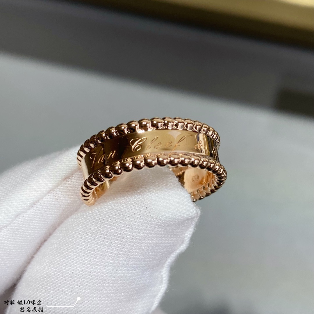 V*n Cl**f & Arpels sign Ring