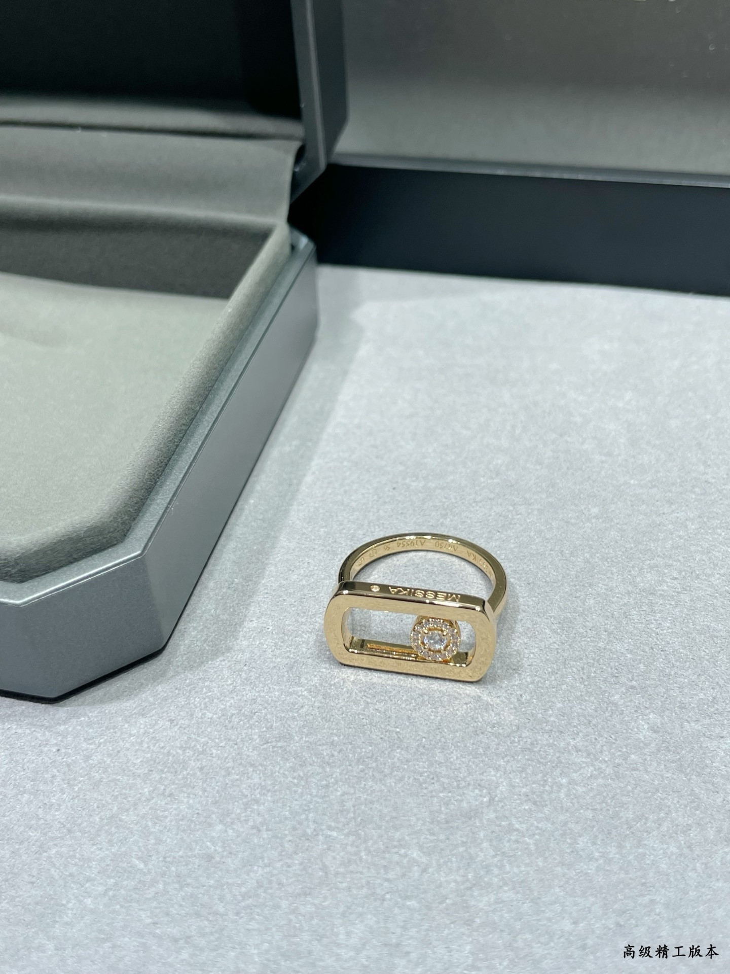 Messika Large Solitaire D1am0nd Ring