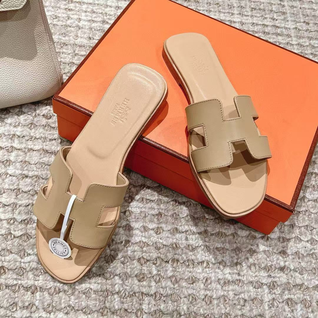 UA H**me5 Oran sandal