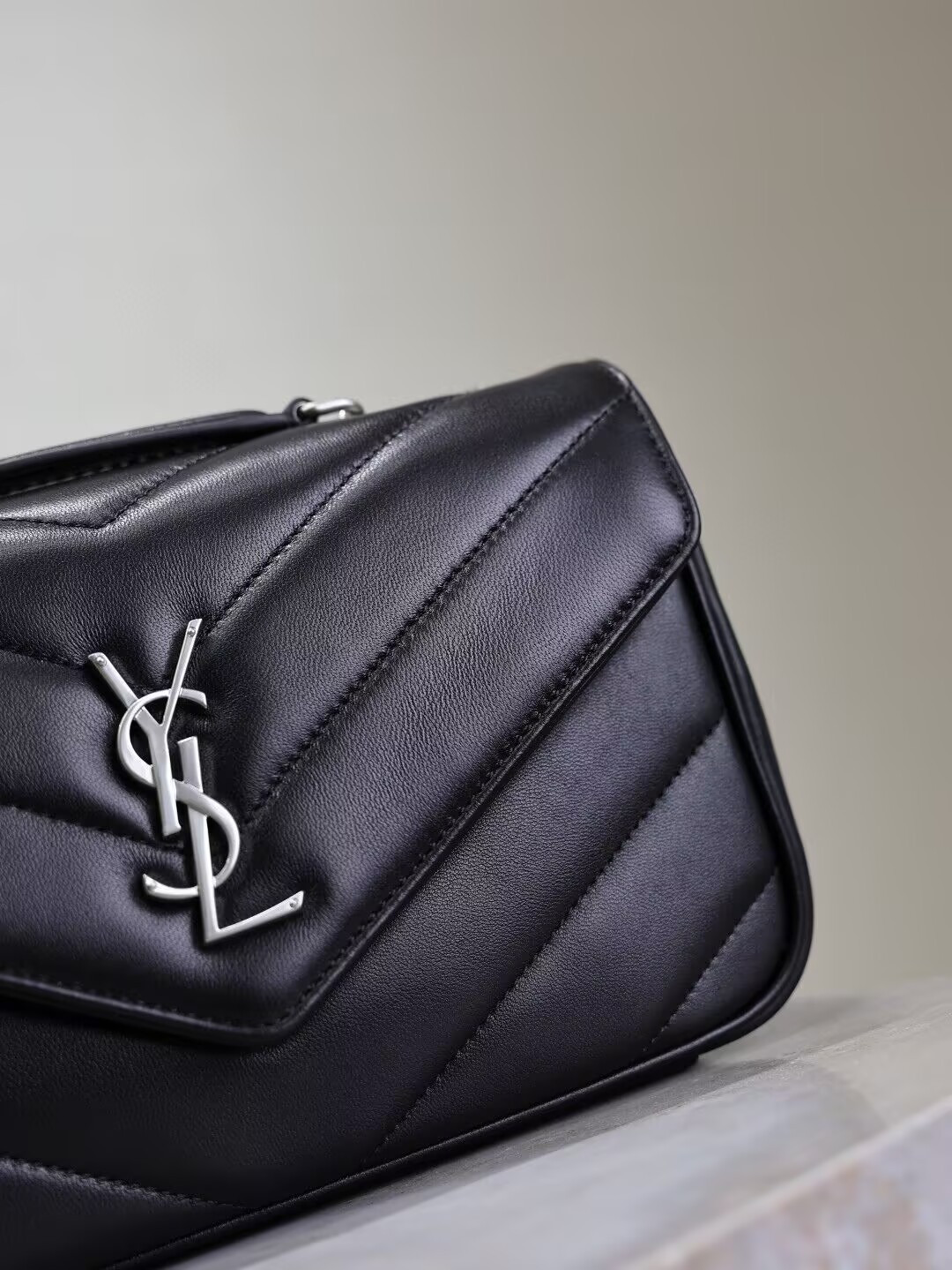 Y51 LOULOU small in MATELASSÉ lambskin 24x14x6cm