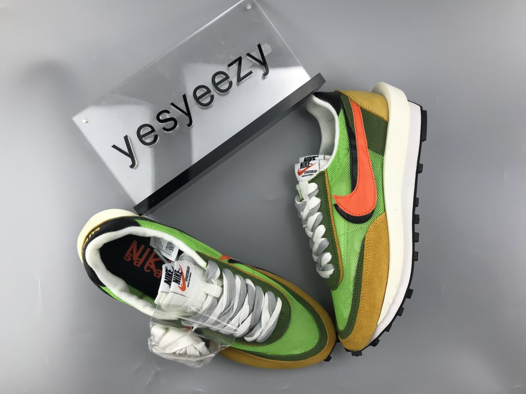 UA NIKE LDWAFFLE/SACAI "GREEN GUSTO"