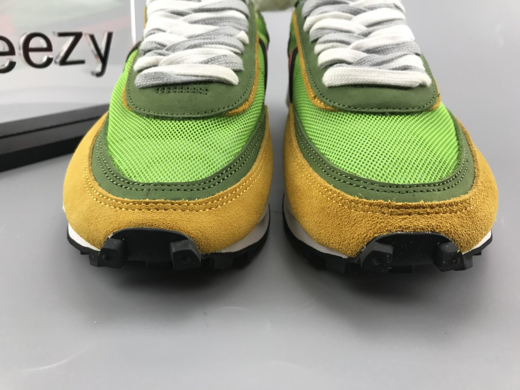 UA NIKE LDWAFFLE/SACAI "GREEN GUSTO"