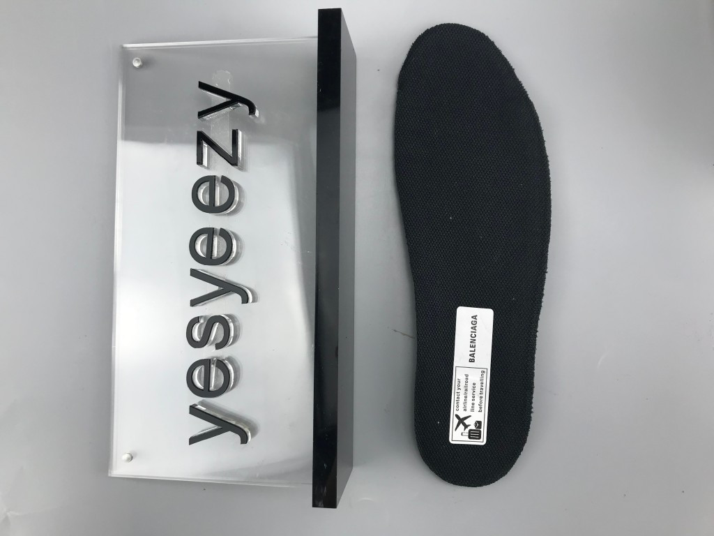 UA TRACK TRAINERS IN BLACK MESH AND NYLON LED SNEAKER