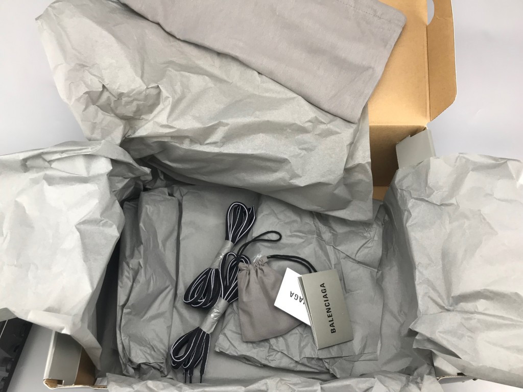 UA TRACK TRAINERS IN BLACK MESH AND NYLON LED SNEAKER