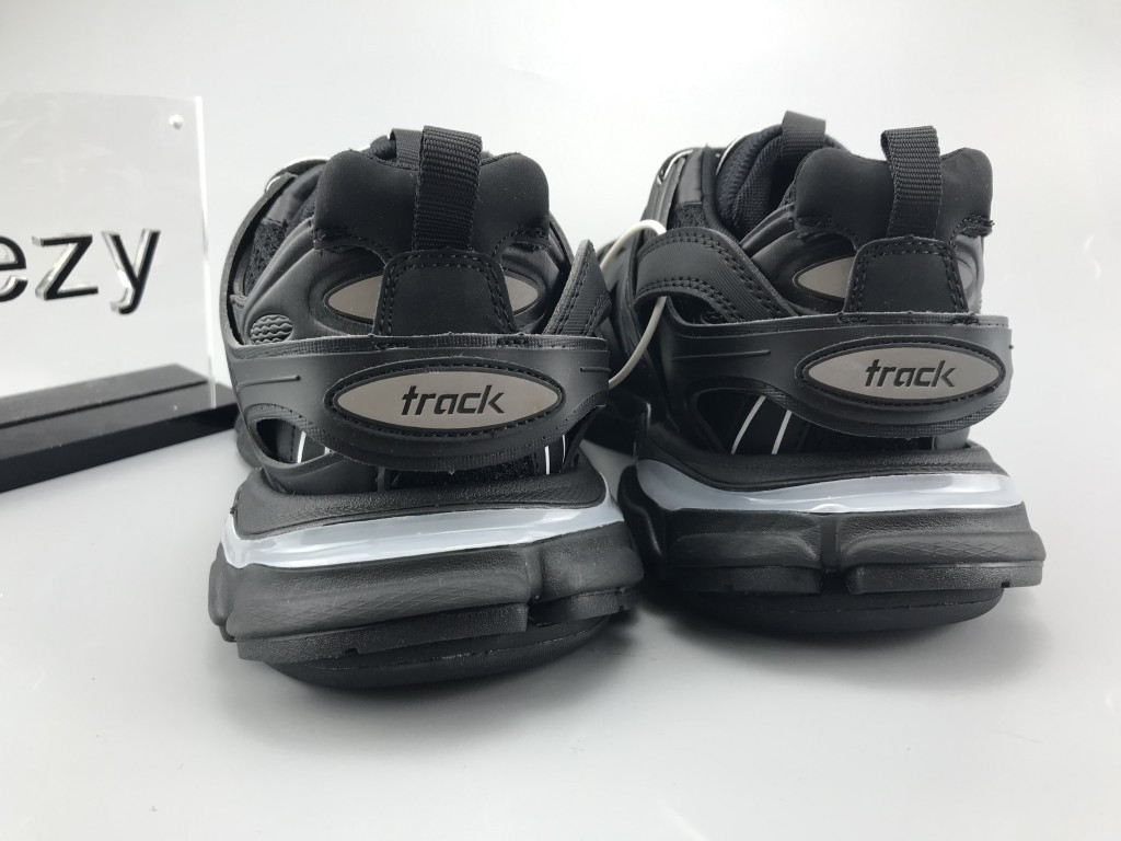 UA TRACK TRAINERS IN BLACK MESH AND NYLON LED SNEAKER