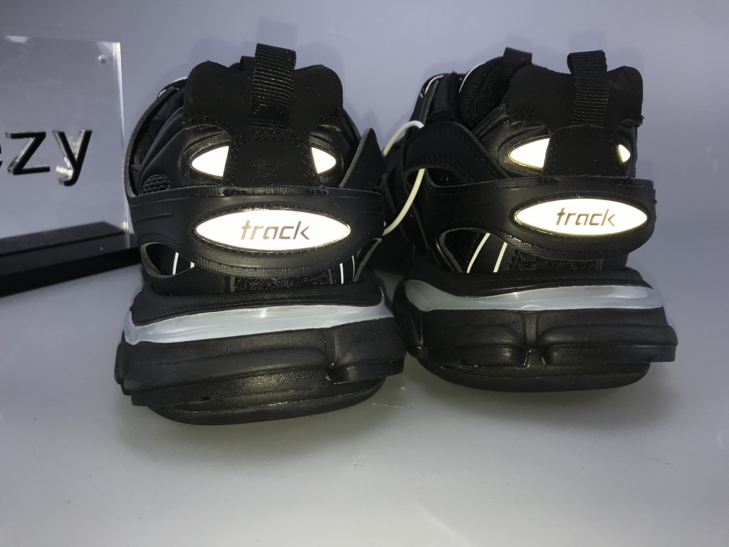 UA TRACK TRAINERS IN BLACK MESH AND NYLON LED SNEAKER