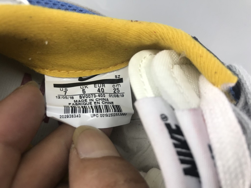 UA NIKE LDWAFFLE/SACAI "VARSITY BLUE"