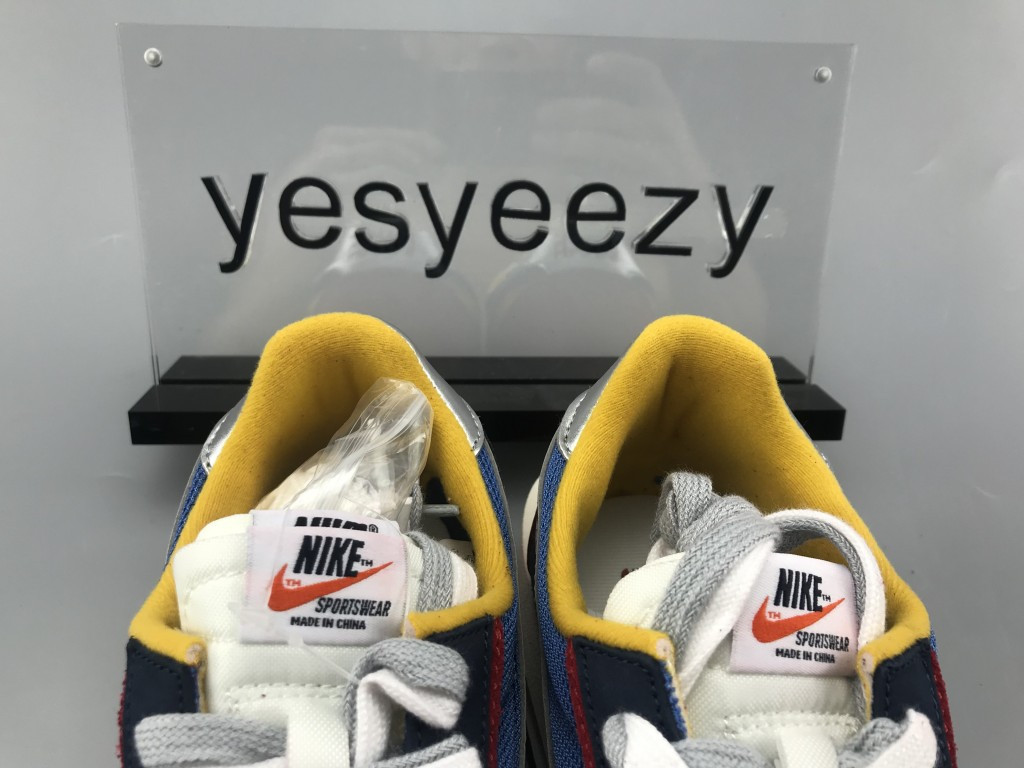 UA NIKE LDWAFFLE/SACAI "VARSITY BLUE"