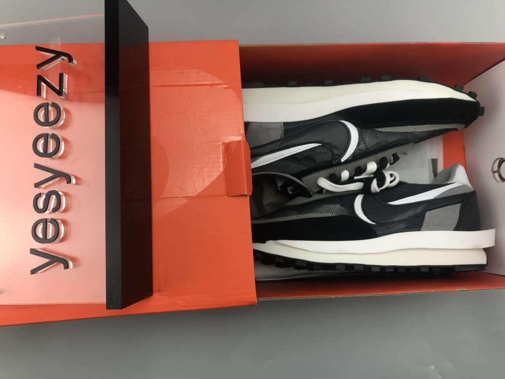 UA NIKE LDWAFFLE/SACAI BLACK ANTHRACITE