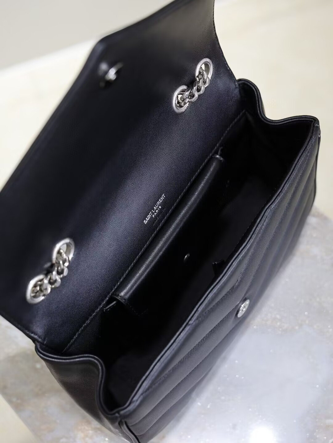 Y51 LOULOU small in MATELASSÉ lambskin 24x14x6cm