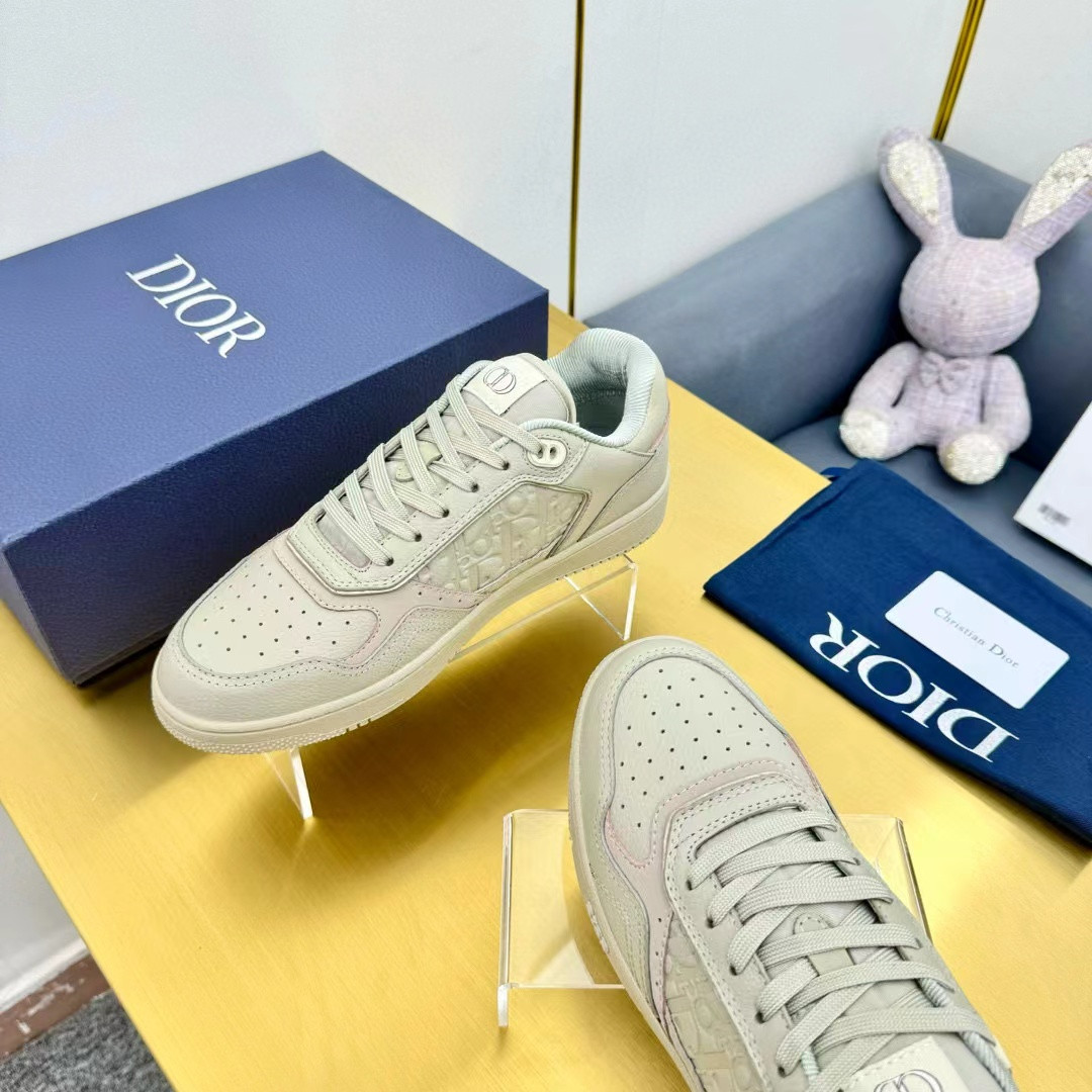 UA D10r B27 Low-Top Sneaker Beige Grained Calfskin and Beige D10r Gravity Leather