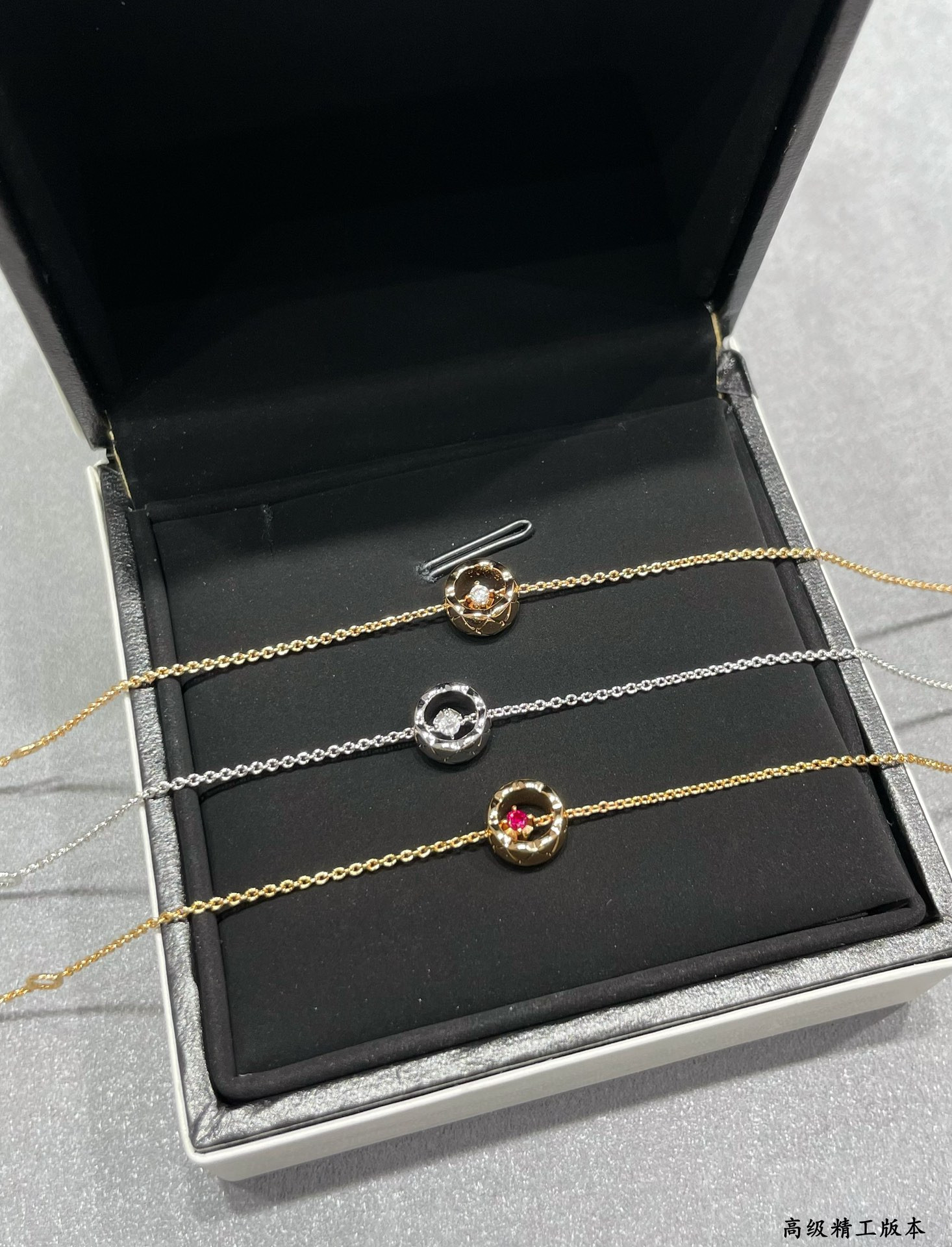 Ch**el Carved D1am0nd-shaped gold bead Bracelet