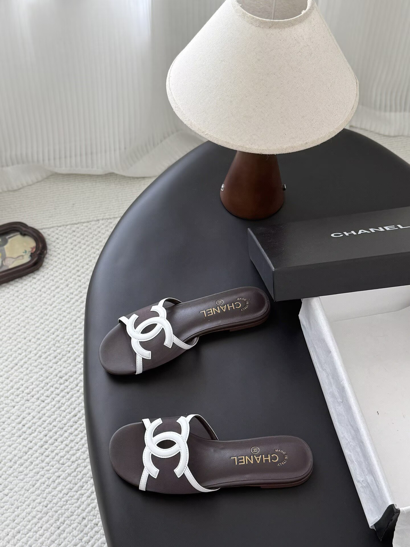 ua Ch**el sandals