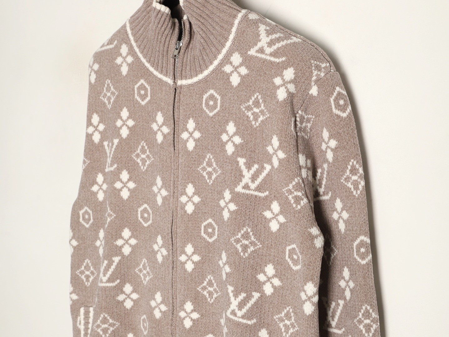 L0vis Vvtt0n LV 25ss Cardigan Sweaters