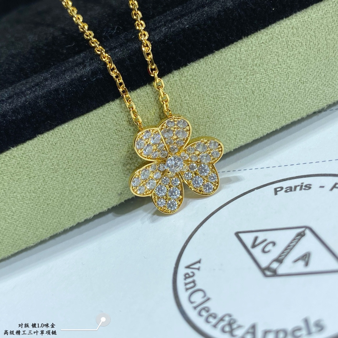 V*n Cl**f & Arpels Full D1am0nd clover Necklace