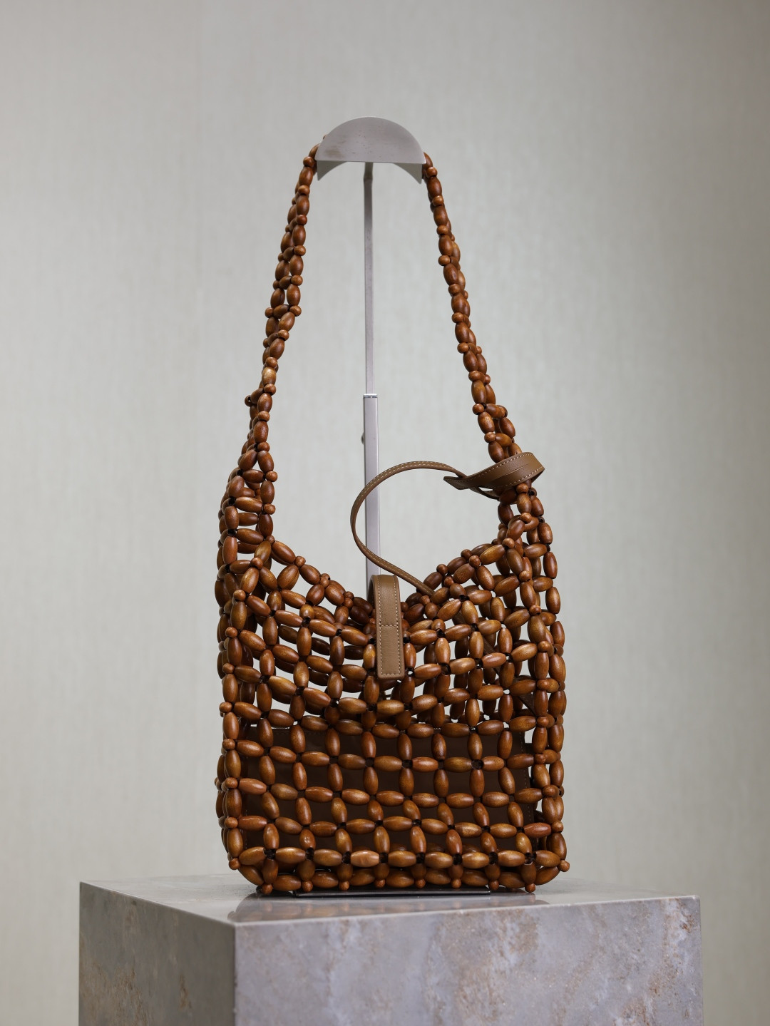 Y51 LE 5 à 7 wood beads 23x22x8.5cm