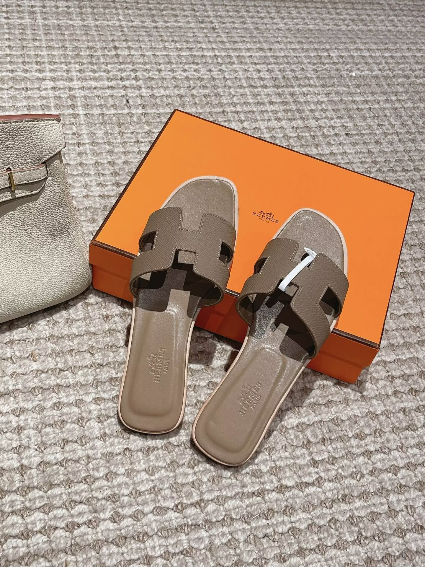 UA Hermès Oran Sandal