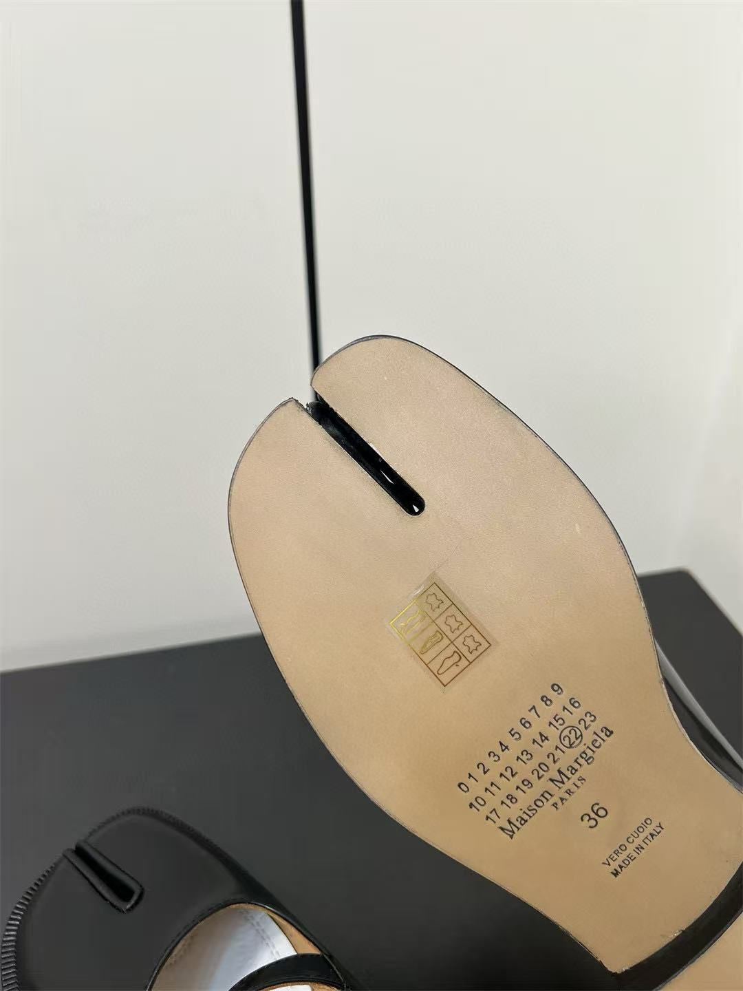 UA Ma1s0n Marg*e1a Mary Jane Shoes