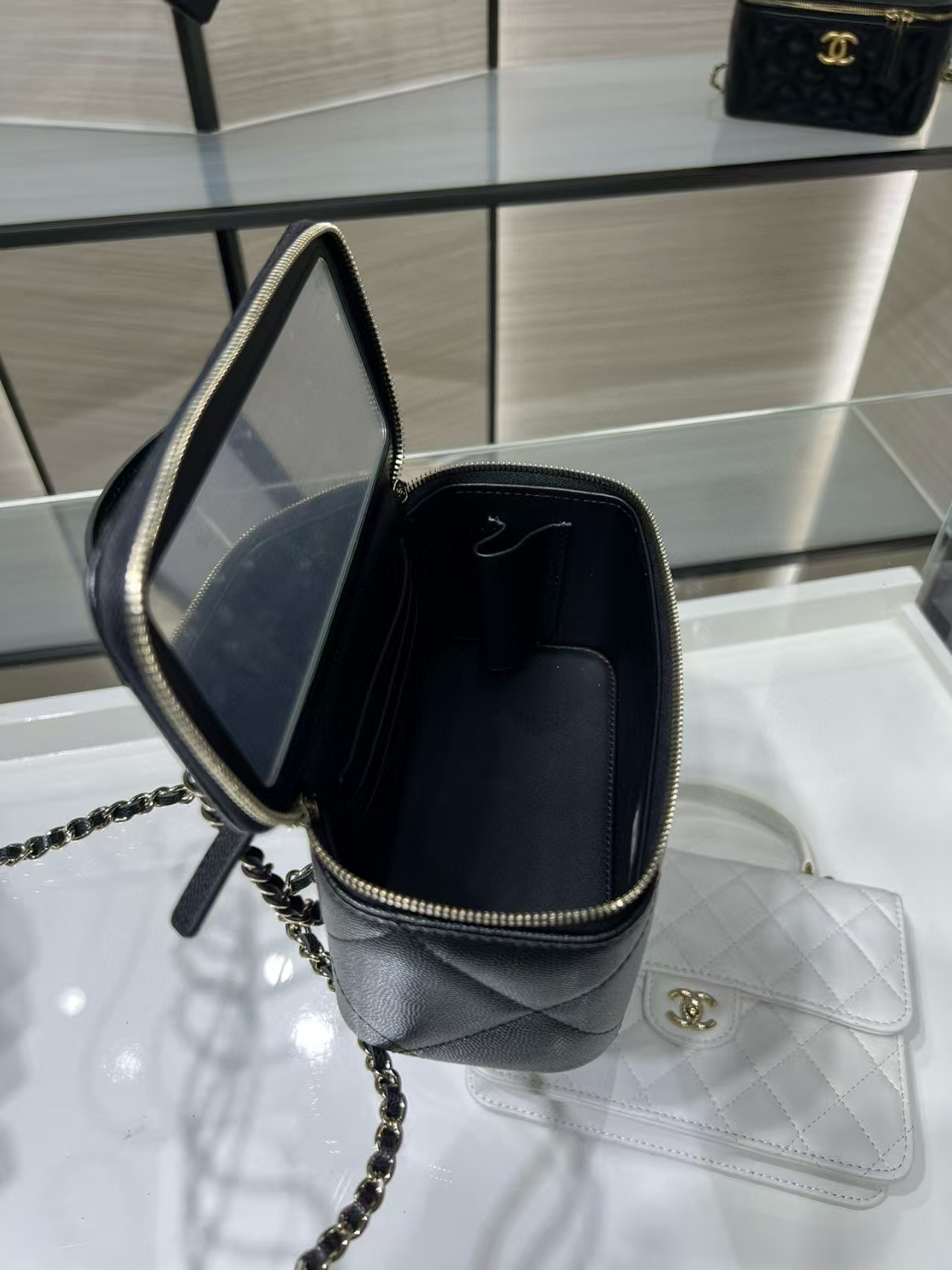 Ch**el Vanity With Chain AP4933 17x9.5x8cm