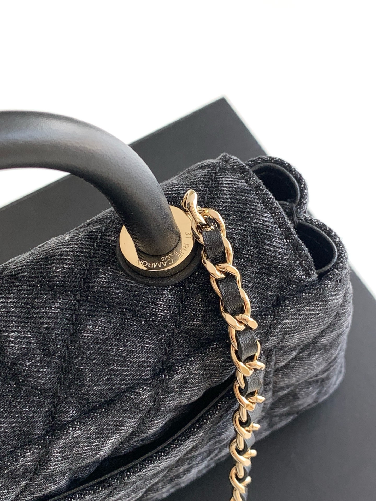 Ch**el coco clutch with chain ap4244 11.5x14.5x5.5cm