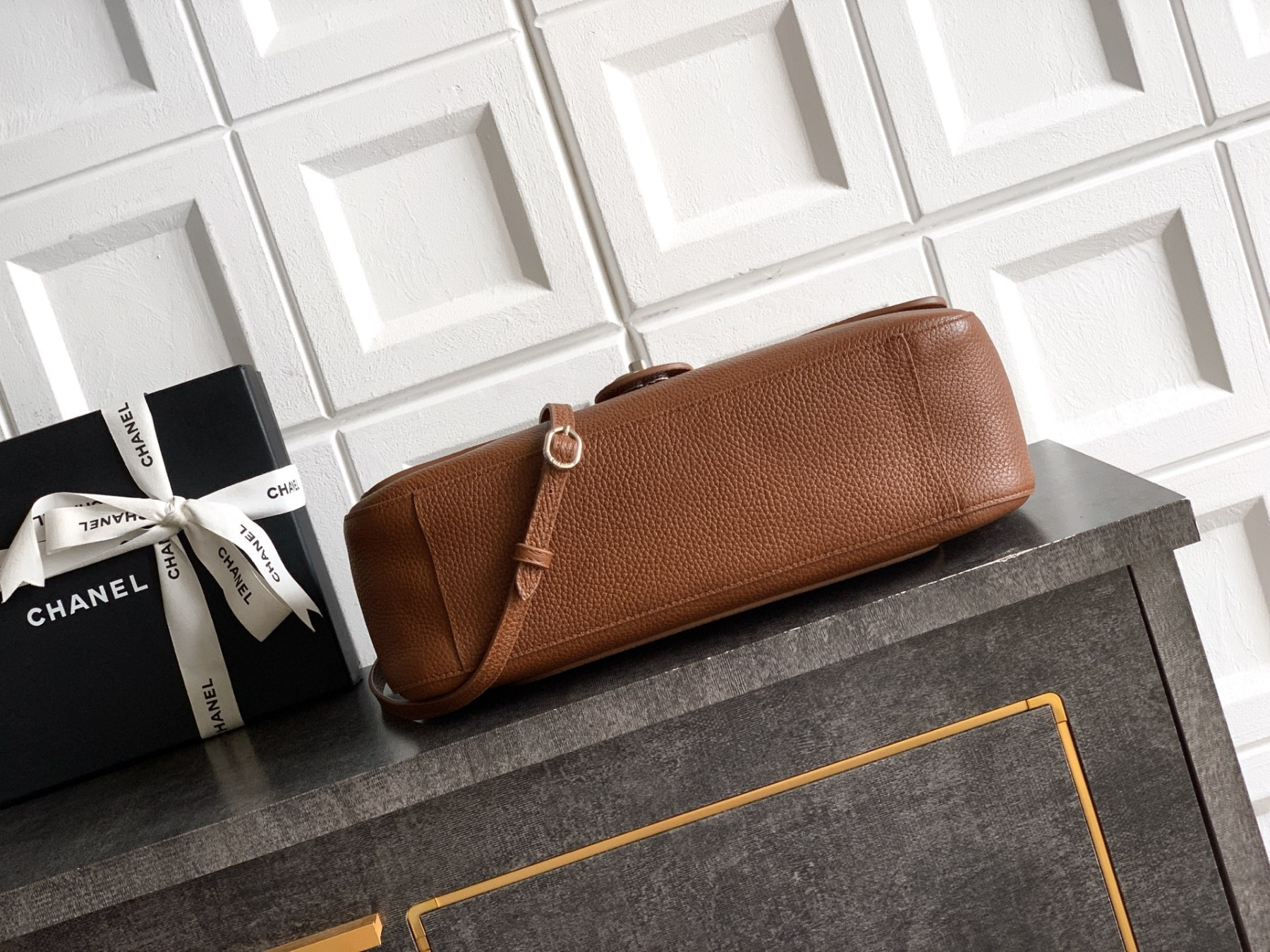 Ch**el maxi flapbag gold hardware as6231 19.5x32x10cm
