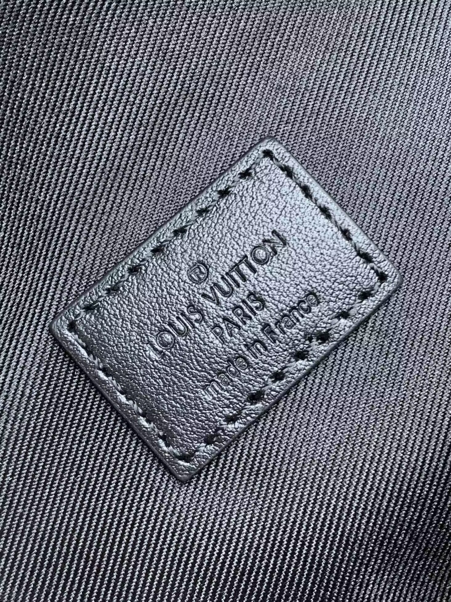 LV DISCOVERY BUMBAG M44336 Without Box 47x20x9cm