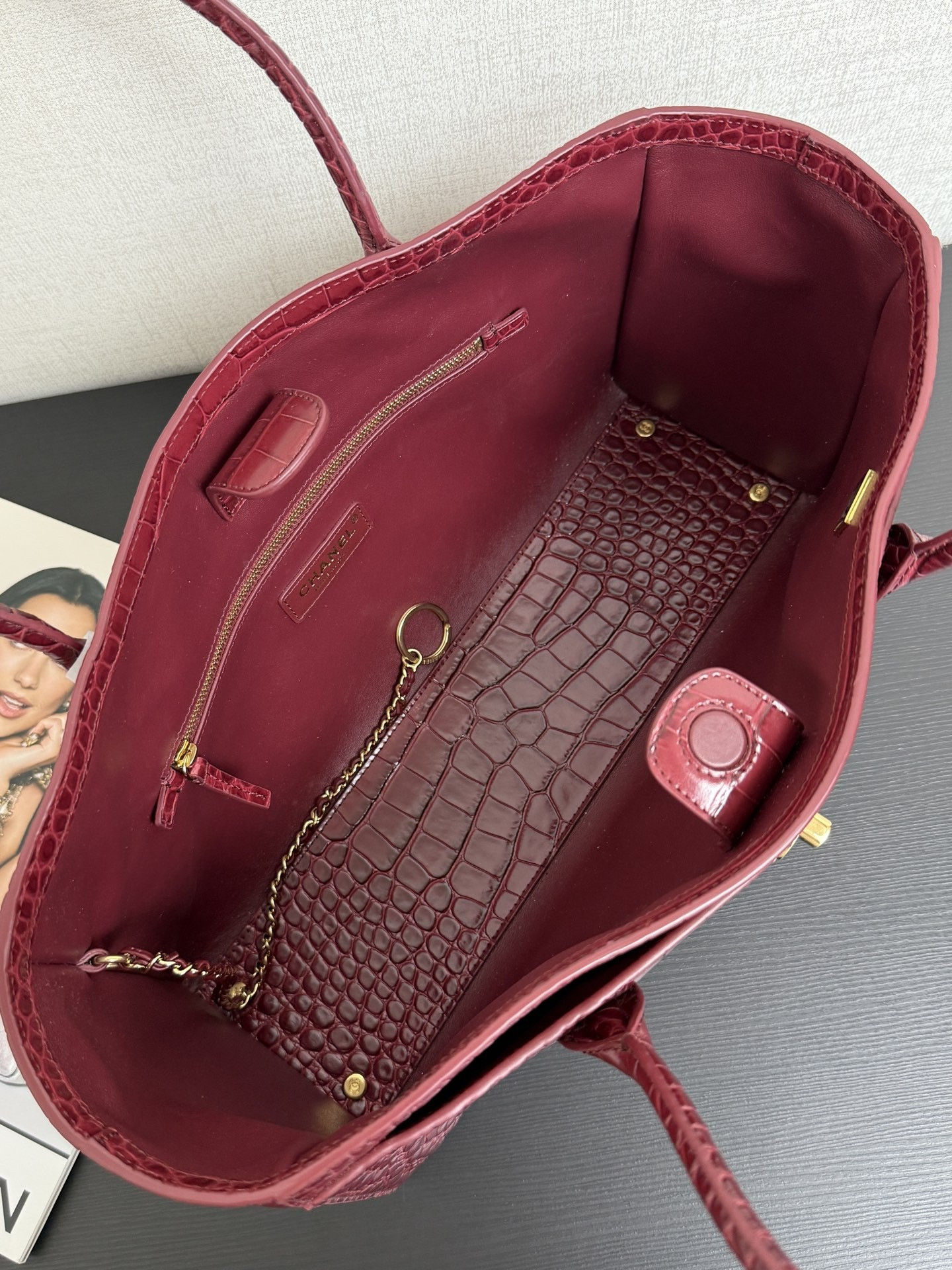 Ch**el tote crocodile-embossed bag 35x21x12cm