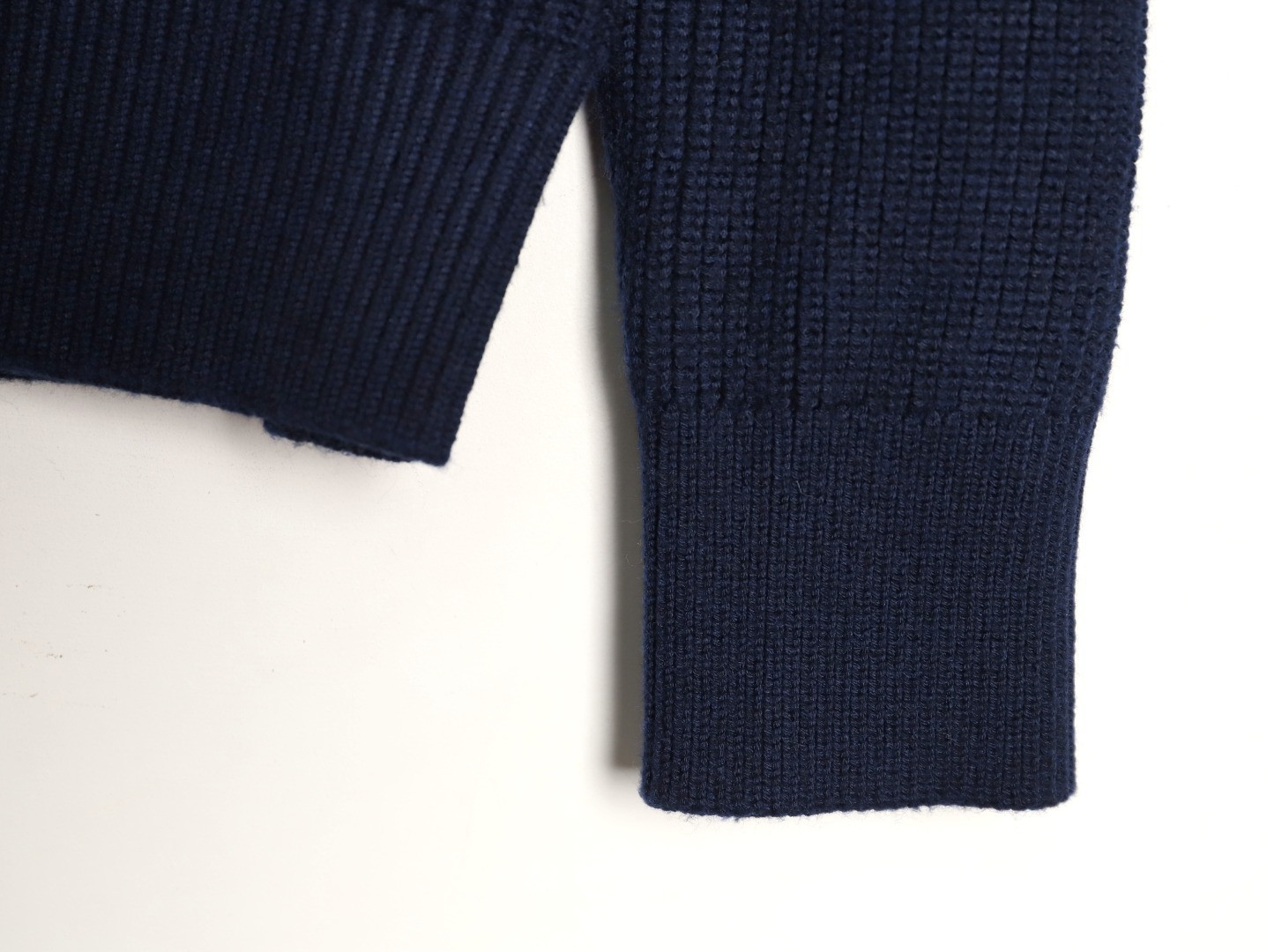 Pra*a Knitting Sweaters